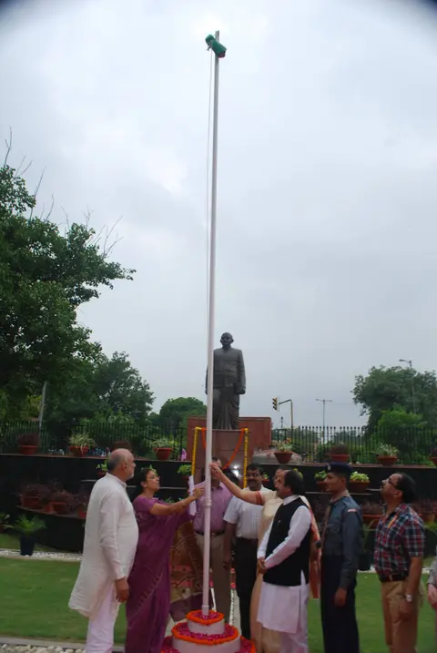 Flag hoisting, 15 August 2012, photograph 3 of 21