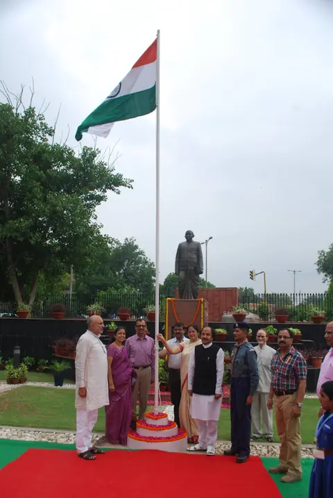 Flag hoisting, 15 August 2012, photograph 6 of 21