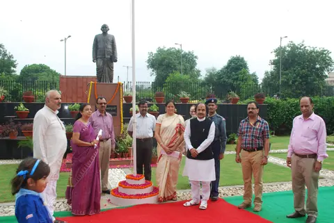 Flag hoisting, 15 August 2012, photograph 8 of 21