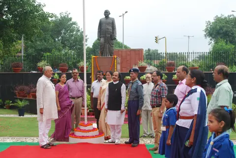 Flag hoisting, 15 August 2012, photograph 11 of 21