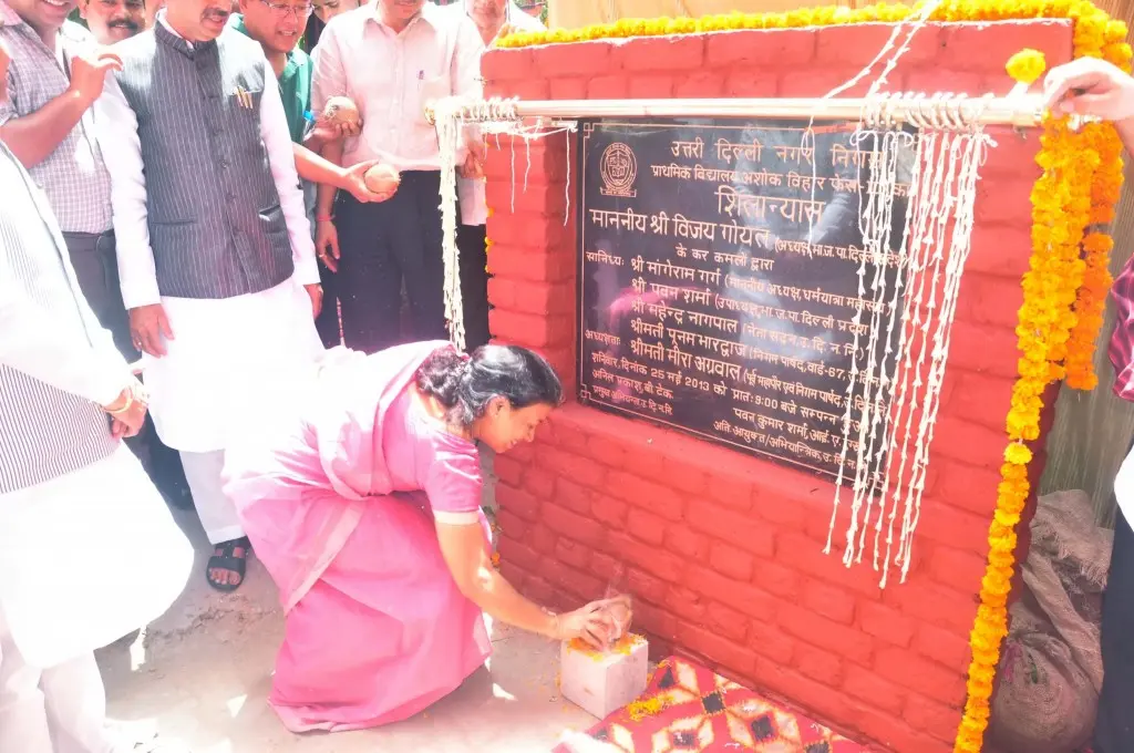 Mira Aggarwal laying the foundation stone of the primary school
